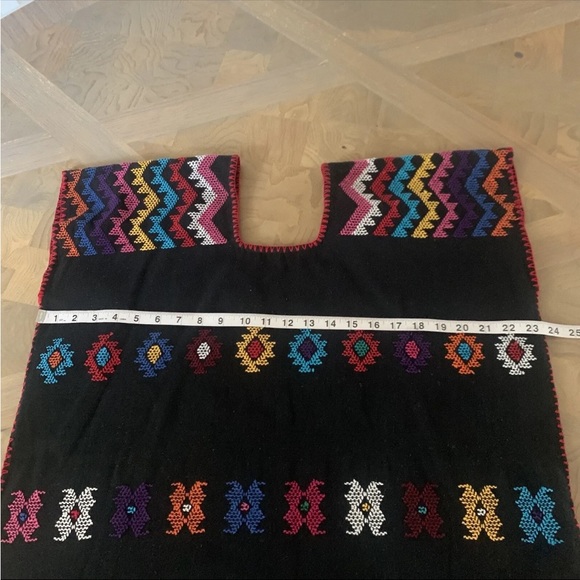 Margot by Loren Black Embroidered V Neck Tunic Top One Size Geometric - Picture 11 of 12